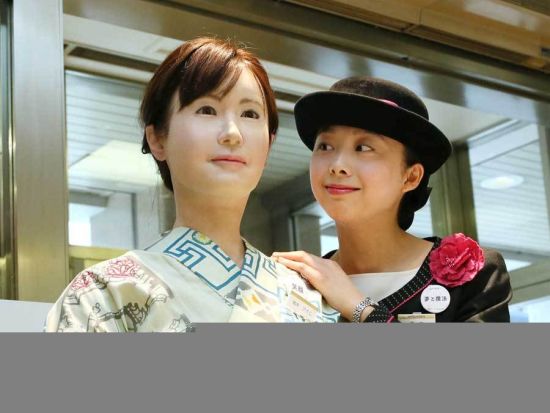 日本美女机器人上岗成为百货公司接待员[1]