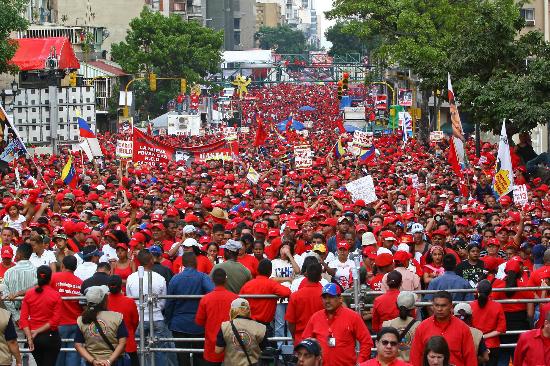 图文:(国际)(1)委内瑞拉举行群众集会庆祝粉碎