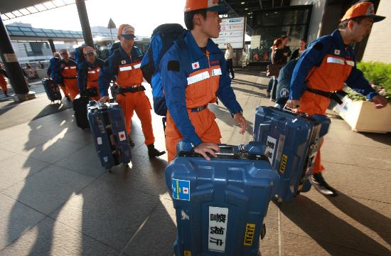图文:日本派遣地震救援队赶赴中国协助救灾