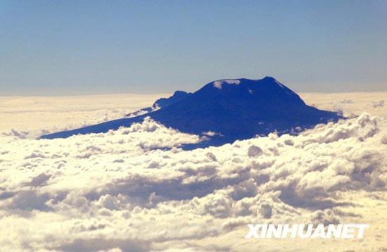 组图：非洲乞力马扎罗山雪冠面临消失威胁