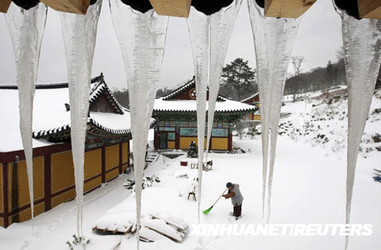 组图:韩国遭遇大雪天气