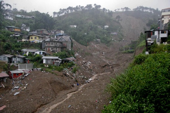 组图:菲律宾山体滑坡致43人死亡