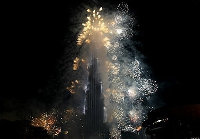 世界第一高楼迪拜塔正式启用确定高度为828米