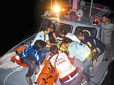 泰国景点两艘快艇相撞至少42人受伤(图)