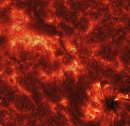 太阳表面喷出超热气体形成涡流(图)