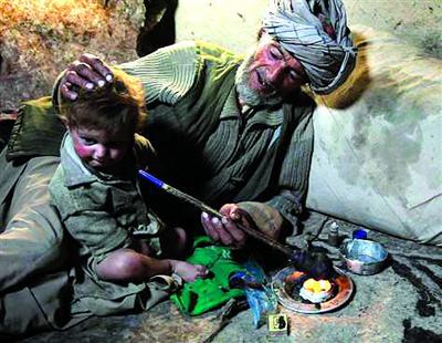 阿富汗小孩鸦片当零食(图)
