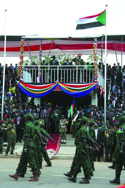 7月9日,士兵在南苏丹首都朱巴参加独立庆典仪式 新华社发