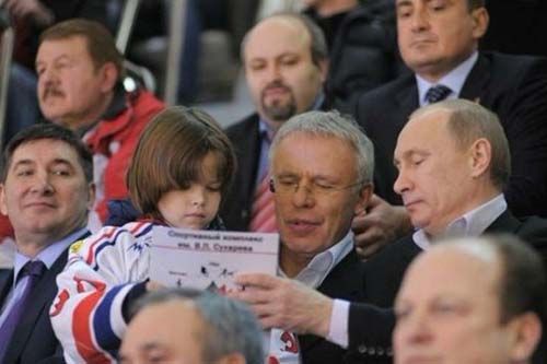 �վ��۱���������ɧ����ΪСŮ��ǩ��(ͼ)