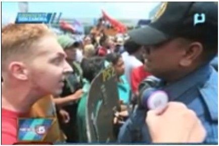 菲律宾“哭泣警察”网络暴红(图)