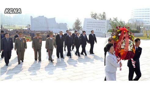 朝鲜举行仪式凭吊烈士 金正恩送花圈(图)