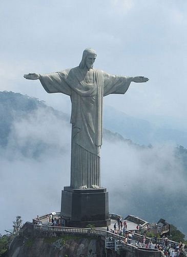 巴西开始整修遭雷击里约耶稣像 或需四个月(图)_新浪新闻