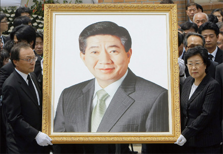 盘点2009年世界十大表情之悲愤:卢武铉之死