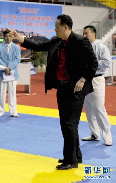 很有讽刺意味的是，赵磊受贿，行贿者不是赛手，而是同为体育官员的河南省体育局局长