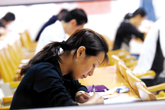 2009年广东省公务员考试准点开考