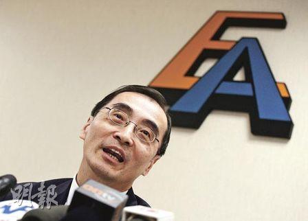 香港高考30日发榜,逾1.7万考生获得大学入场券。考评局秘书长张永明表示,今年考生的中文及英文科及格率均有所提升(图片来源:明报) 香港高考30日发榜,逾1.7万考生获得大学入场券。考评局秘书长张永明表示,今年考生的中文及英文科及格率均有所提升(图片来源:明报)