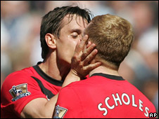 Gary Neville kissing Paul Scholes