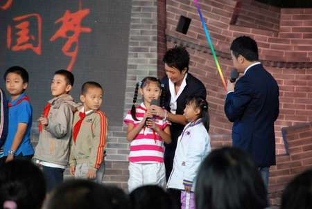 小童星陈曼媛是互动游戏的小组长