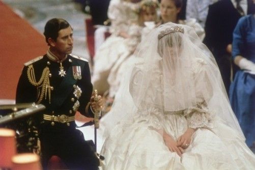 英国威廉王妃婚纱_英国威廉王妃华丽婚纱-网销玄机 从英王子成亲看婚纱业乱象(3)