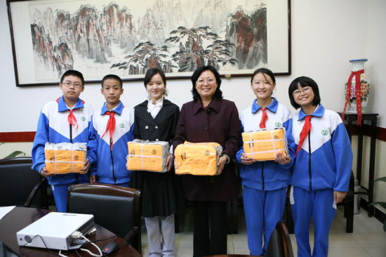 北京市和平街第一中学开展图书捐赠活动(组图