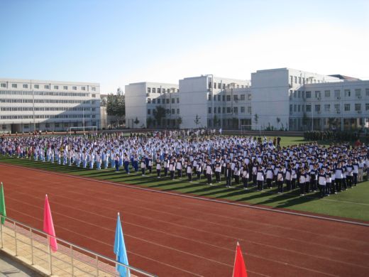 北京王府学校举行新学年开学典礼