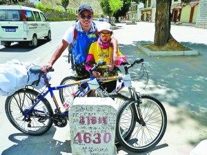 男子哄骗10岁女儿骑车游西藏 称享受必要的挫折 