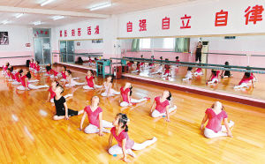 各类培训班五花八门，舞蹈班受到家长和孩子们的热捧