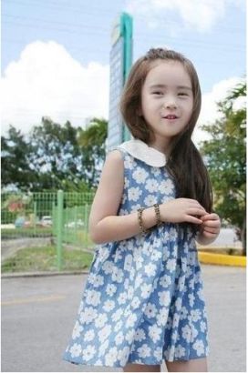 6岁韩国萝莉萌照走红 大眼水汪汪笑容迷人