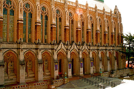 9. Suzzallo Library  University of Washington, Washington ͼݡʢٴѧ This is where Peeves throws books on top of students to distract them during finals week. ƤƤӵѧͷϣܺúøϰĵط