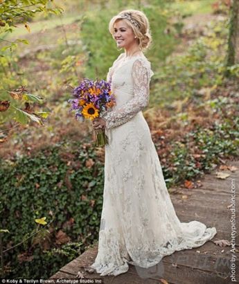 Kelly Clarkson and Brandon Blackstock married on Sunday just outside Nashville, Tennessee