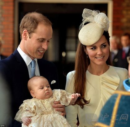 1He was on his best behaviour. With the eyes of the world on him, His Royal Highness Prince George Alexander Louis put on a perfect display of royal etiquette ̬󷽡ȫĿ۽֮£Ρɽ·չ˻ʼǡ