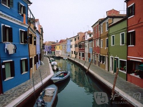 1. Burano, Venice, Italy ŵ˹ This Venetian island is famous for two things: lace and its ridiculously colorful homes. ˹Ⱥɫܵľ¥