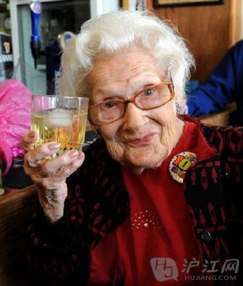 Hardy pensioner Dorothy Howe has reached her 100th birthday