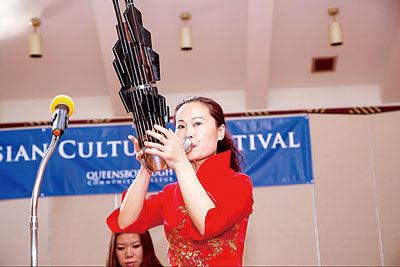 河北女孩纽约地铁站吹笙系国家级演奏家(图)