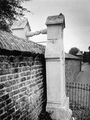4. The graves of a Catholic woman and her Protestant husband in Holland. ںһŮ˺½ͽɷĹء