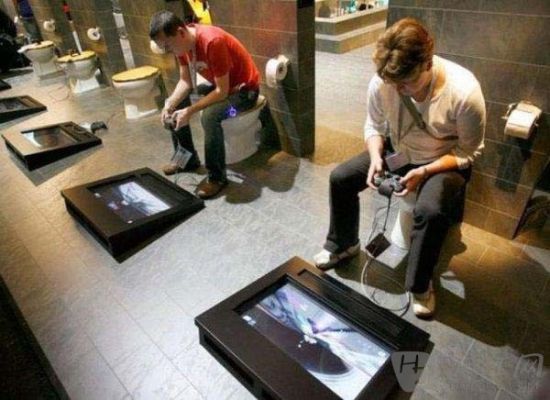 This heavenly bathroom for gamers