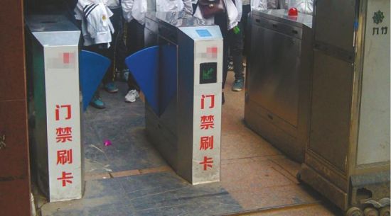 学生被要求办电话卡 教导主任催缴话费(图)