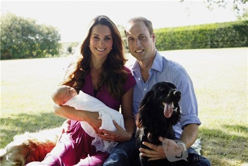 The first official photo of the royal family