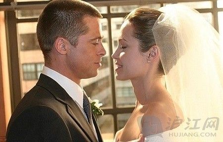 朱莉皮特法国结婚 相恋九年终成眷侣(双语)