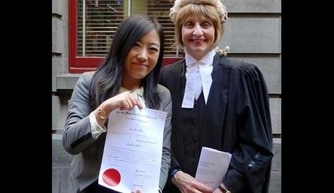 19岁的陈刘卓成为澳洲最年轻的律师 (澳洲新快网援引《海峡时报》)