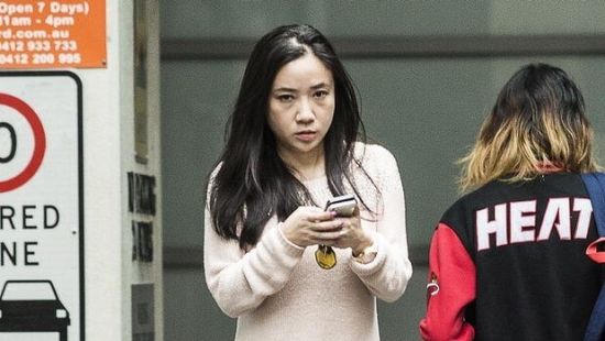 一名30岁、出生于的中国女子Yingying Dou是这家给中国留学生代写论文的网站所属公司MyMaster Group Pty的唯一董事。