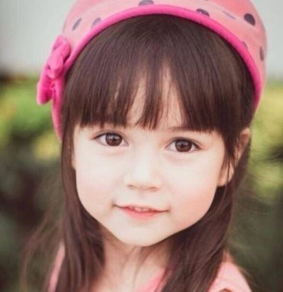 Jirada Moran(吉拉达·莫兰)是一位泰美混血小萝莉，今年5岁的她是泰国十大童星之一，来看她的写真，萌化了有木有~