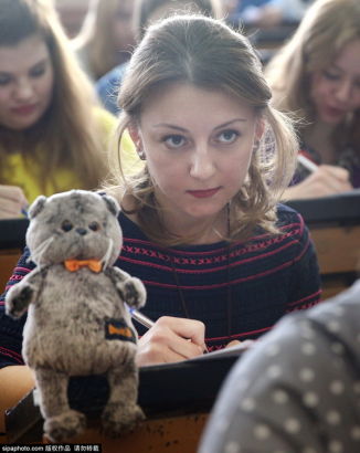 国际俄语测试 男神歌手朗读听写(组图)