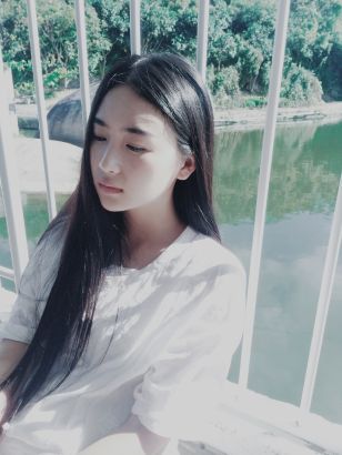 20岁西航女生清新面庞 演绎中国古典美