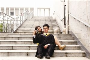 学霸情侣考上英国名校 曾长期包揽各项奖学金
