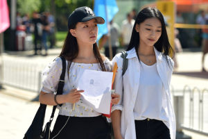 北京电影学院新生开学 俊男靓女齐报到(图)