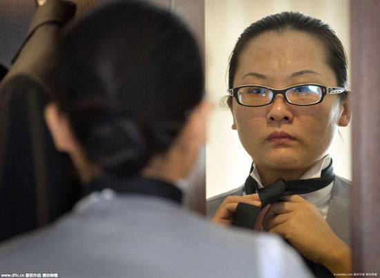 2015��9��25�գ��������ܼ�ѧУ��ҵ���ŵ¾����������ž��Ӵ������׼���ڵ���Ļ������ṩ�ܼҷ���