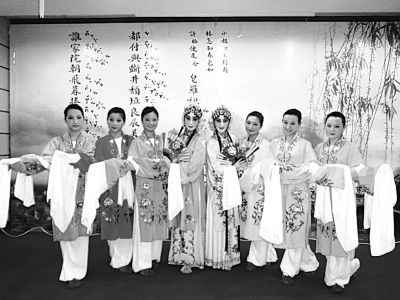 八个大学生演绎《牡丹亭》90后一样爱昆曲