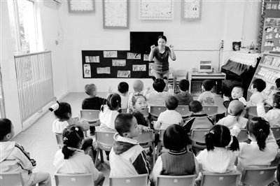 老师逼学生互打耳光引哗然:孩子听话就是好吗