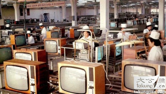 正在生产电视的朝鲜工厂.