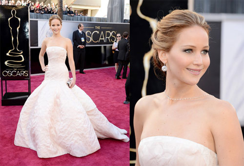 See photo: Jennifer Lawrence tripped on Oscar Awards Ceremony